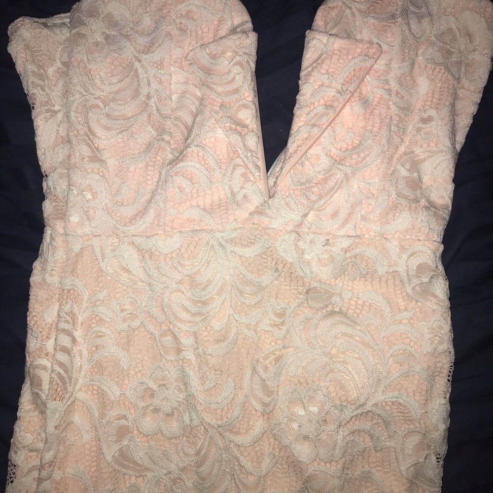 Low cut dress - Picture 2 of 3